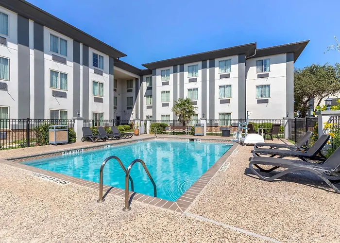 Best Western Medical Center North Inn & Suites Near Six Flags